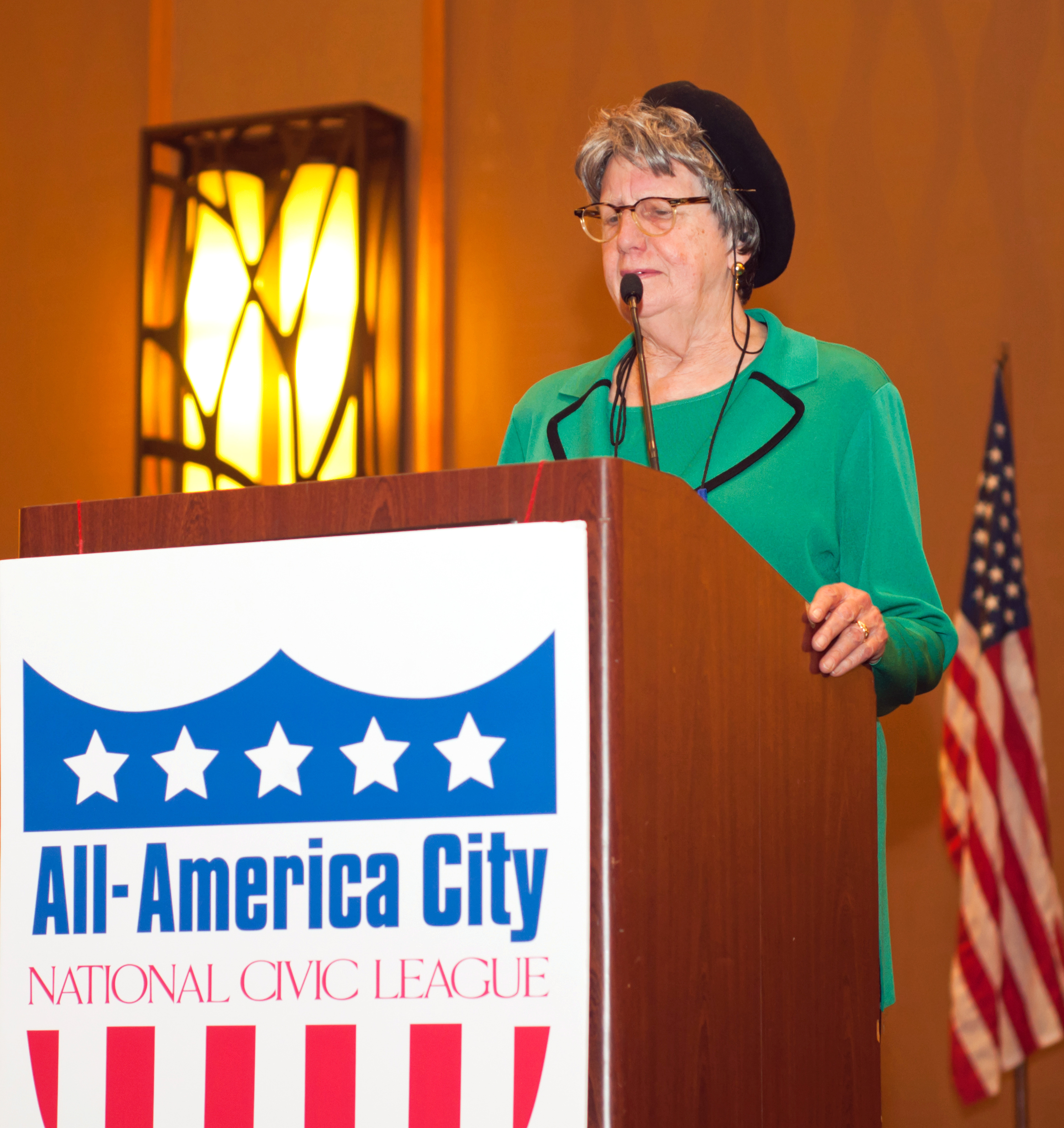 Liz Hollander presenting at AAC 2015