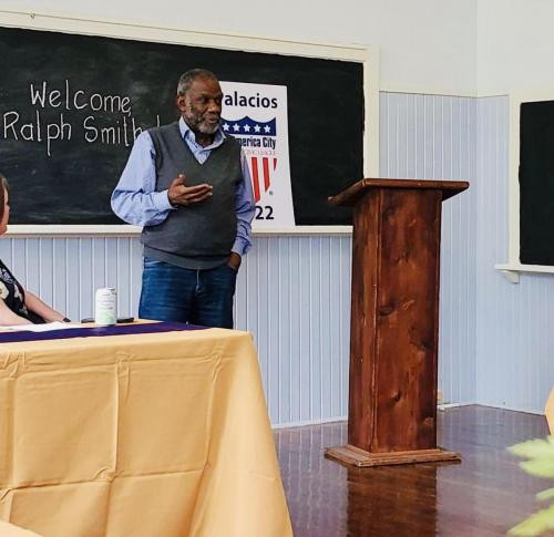 Ralph Smith, managing director of the Campaign for Grade-Level Reading (co-convener of AAC 2022) speaks to attendees during Palacios' AAC celebration. 